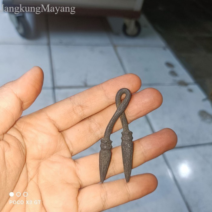 

pusaka kantil kembar sepuh berpamor tangguh singasari Murah Meriah JD2 antik