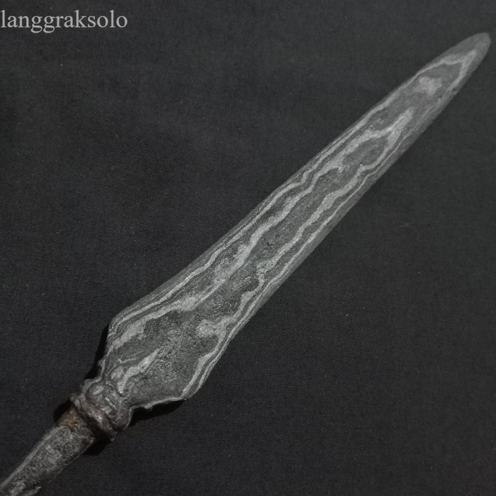 

Tombak Biring Lanang Sepuh Pamor Kulit Semongko Tangguh Mataram antik