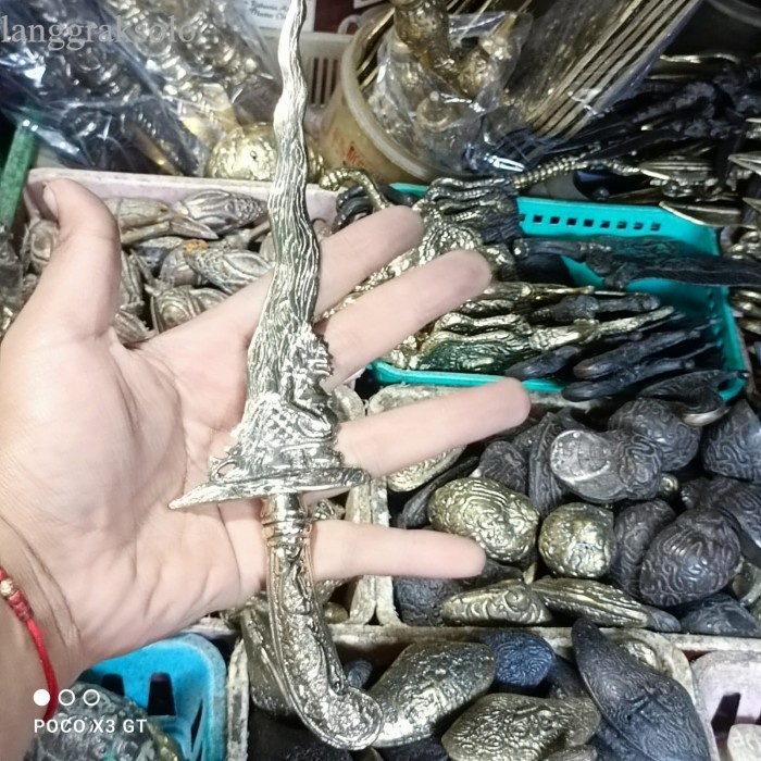 

pusaka keris panimbal semar kuninga bkn megantoro sengkelat kamarogan antik