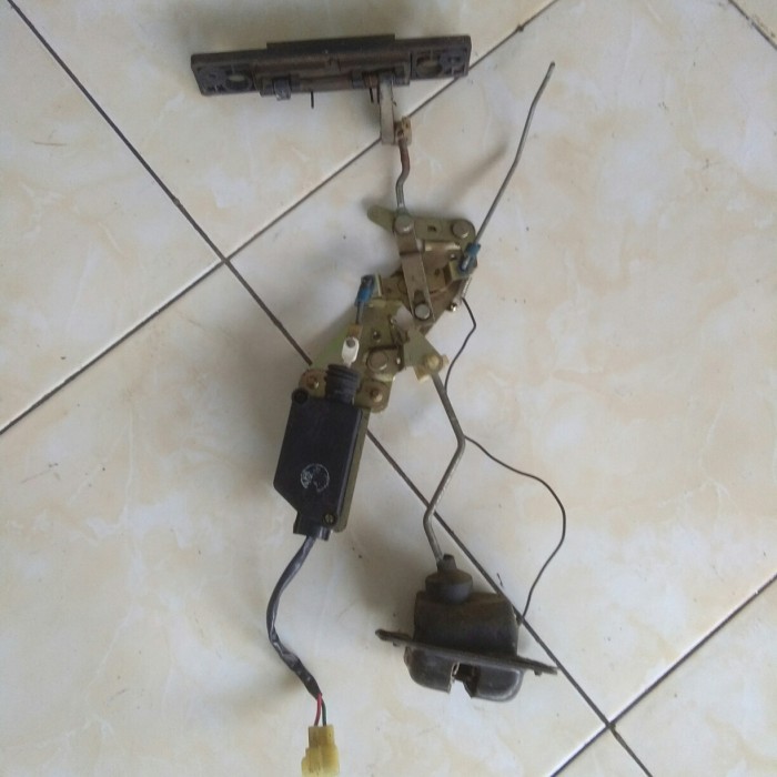 Kunci Bagasi Mobil KIA Carnival