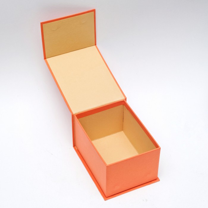 

Hard Box Orange Hermes 11 x 15 x 9 cm Tutup Magnet Kardus Board