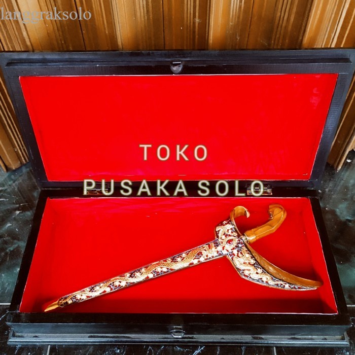 

TEMPAT KOTAK KERIS KAYU SONO KELING ALUSAN ISTIMEWA antik