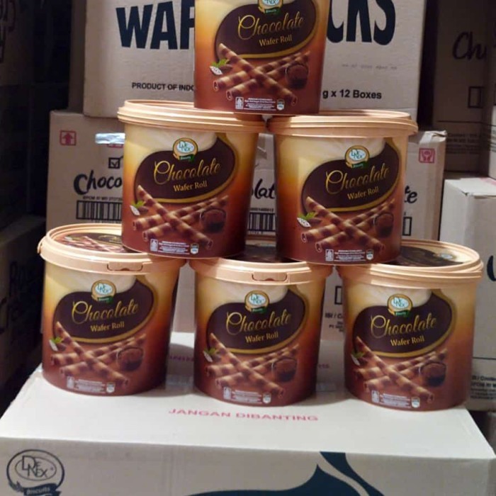 

Denex Wafer roll 1 karton isi 6 kaleng