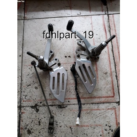 FOOT STEP DEPAN OLD R15 V2 ORIGINAL