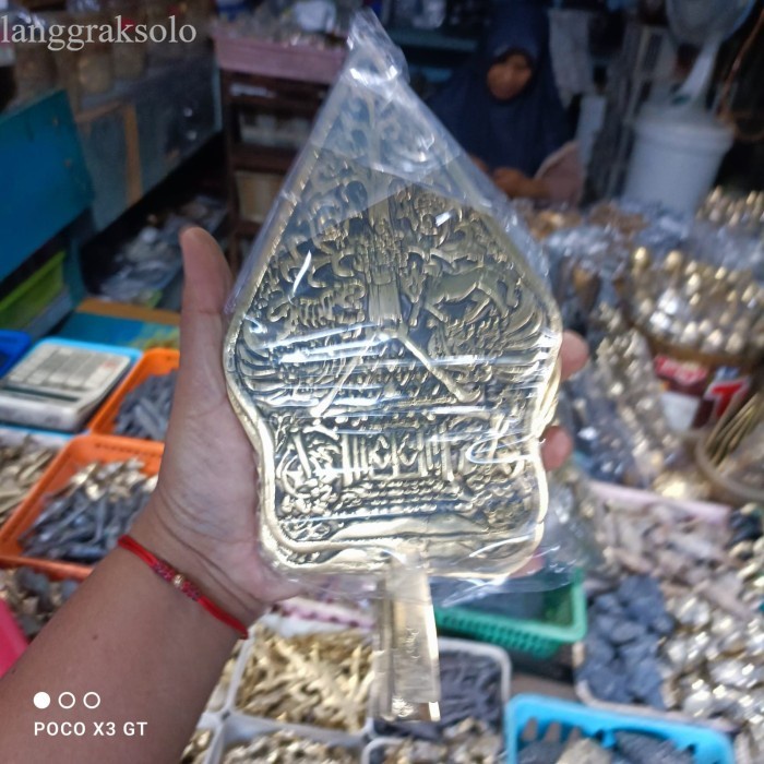 

pusaka gunungan besar pakem jawa bkn megantoro sengkelat kamarogan antik