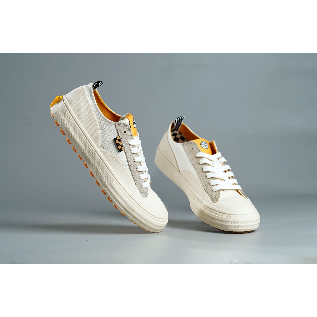 Sepatu Sneaker Vulcanized Exodos57 Dynami Low Off White