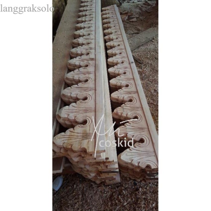 

BEST SELLER Lisplang kayu full ukir motif cemara murah