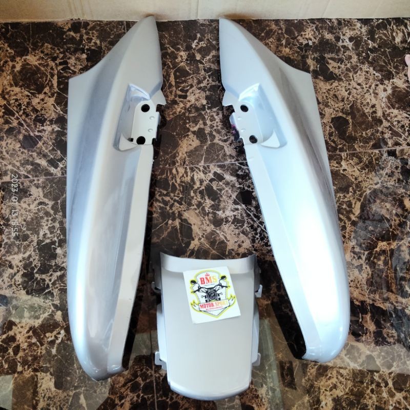cover body Honda Megapro cw hiu silver 2005