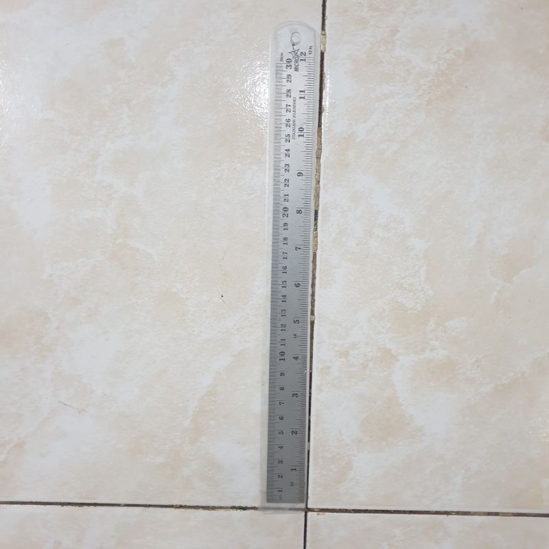 

Penggaris/mistar besi 30 cm Micro star ( 1pak/12pcs )