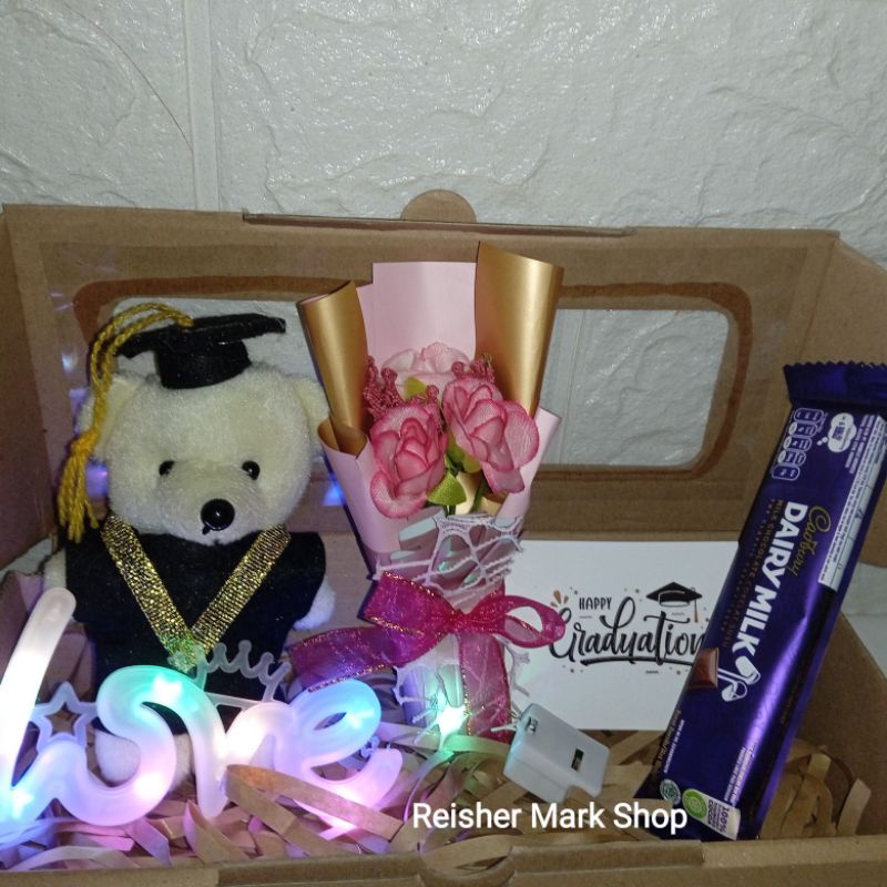 

Hampers Mini Wisuda Birthday kado ulang tahun anniversary dll (bisa custom)