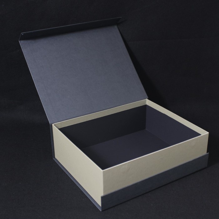 

BOX HAMPER - HARDBOX - KOTAK SOUVENIR - ukuran 30 cm x 25 cm x 10 cm - Hitam