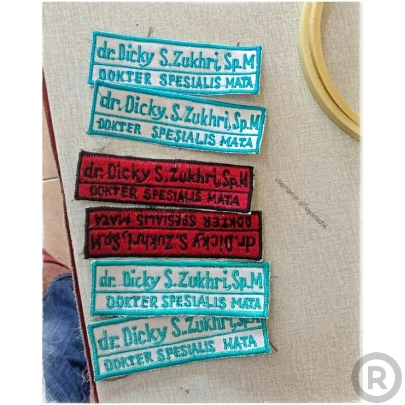 

Bordir BORDIR BET NAMA SEKOLAH / SATPAM / DOKTER / PEGAI ( NAME TAG ) Bordir Nama Custom