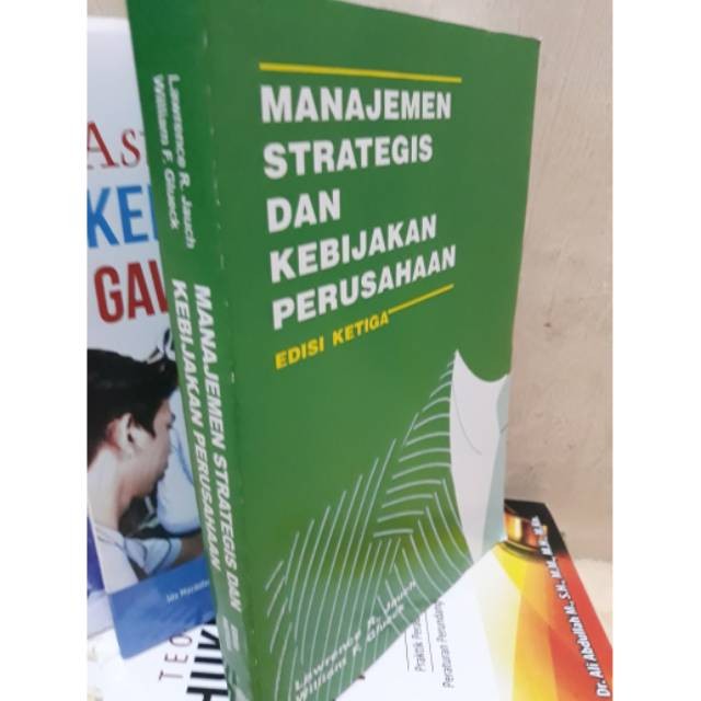 buku manajemen strategis dan kebijakan perusahaan