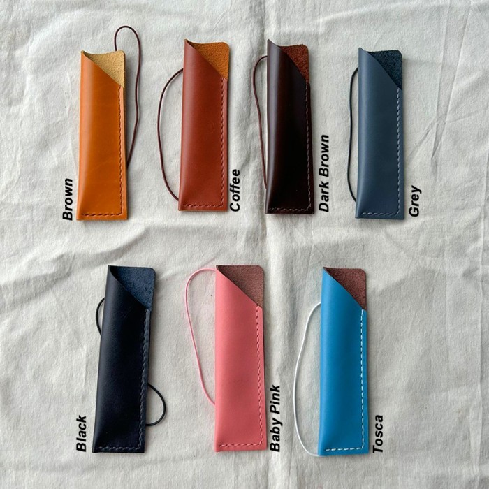 

Leather Pen Holder (with string) - DEFECT D.Brown