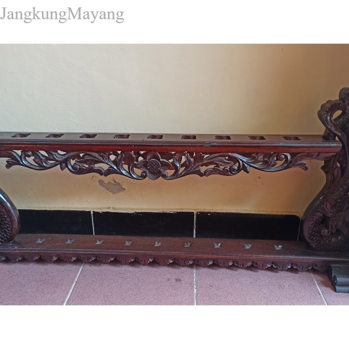 

Tempat keris besar antik