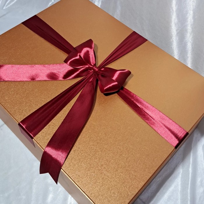 

Gift box kotak kado + 30x30x10 cm + Berpita + Tanpa Pita - Rose Gold