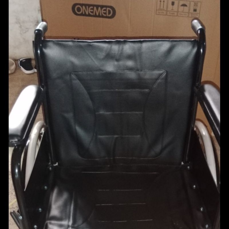 Kursi roda Standar Rumah Sakit