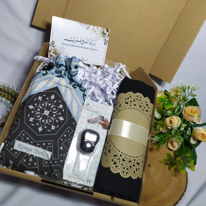 

Hampers Sejadah Treveling - Gift Box Sejadah dan Tasbih - Kado Untuk Cewek - Paket Hampers Lengkap - Hampers Aesthetic Kekinian - Hampers Hijab dan Sejadah - Kado Untuk Pacar - Ulang Tahun - Anniversary - Wedding - Graduation Gradation