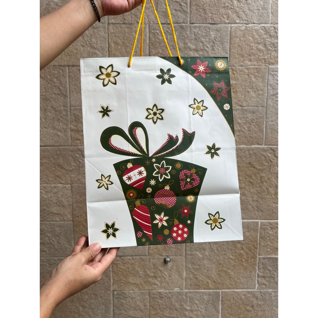 

Paperbag Merry Christmas Goodybag Natal Tas Tenteng tempat taruh barang Edisi Natal Motif Random Edisi Natal