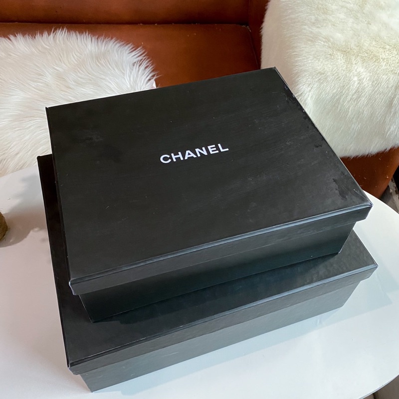 

Hard Box Chanel Hitam Size 25 dan 30 cm Kotak kado Tas Branded