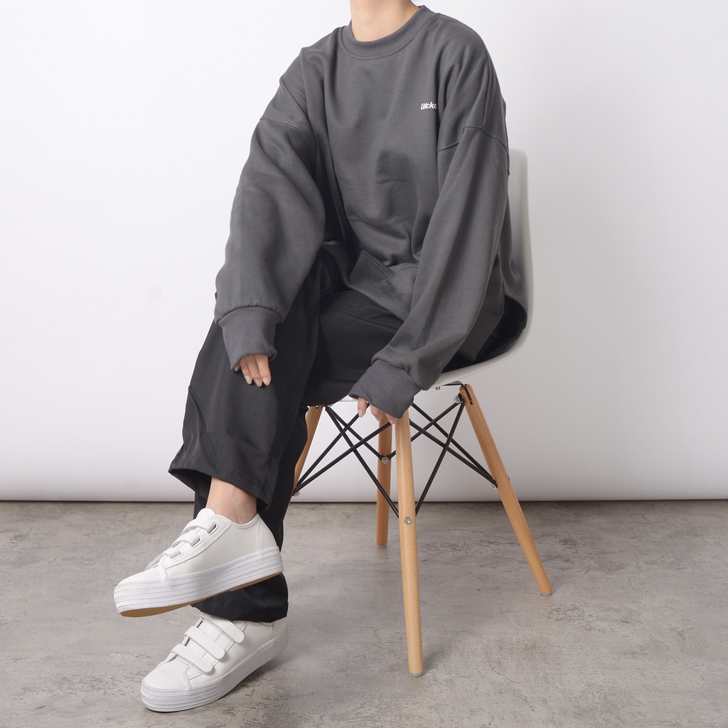 RJ5 UNTCKD Summit Flare Crewneck Dark Grey