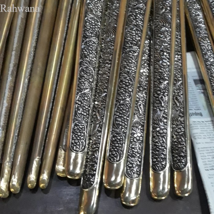 

satu paket pendok dan asesories keris antik