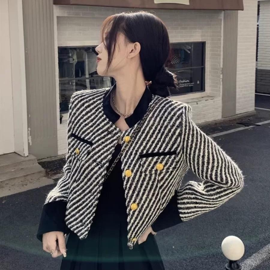 Outer Wanita Tweed Crop Garisan Hitam Putih Korea - Blazer Chic Kancing Emas Elegan M683
