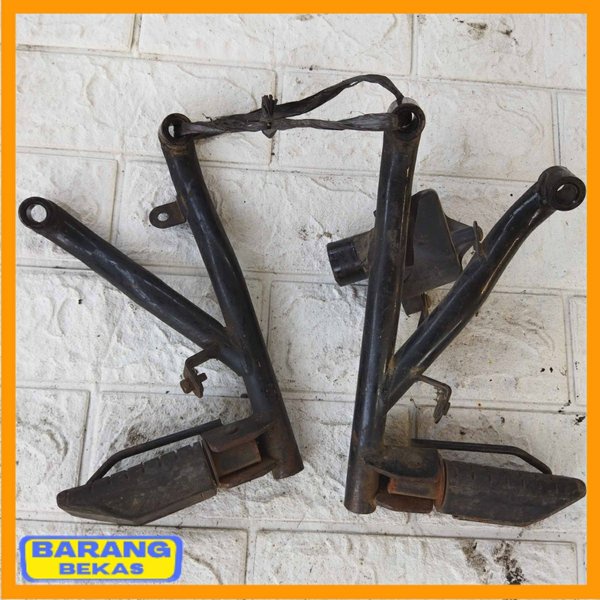 foot step dudukan step & karet step ori honda vario 110 karbu