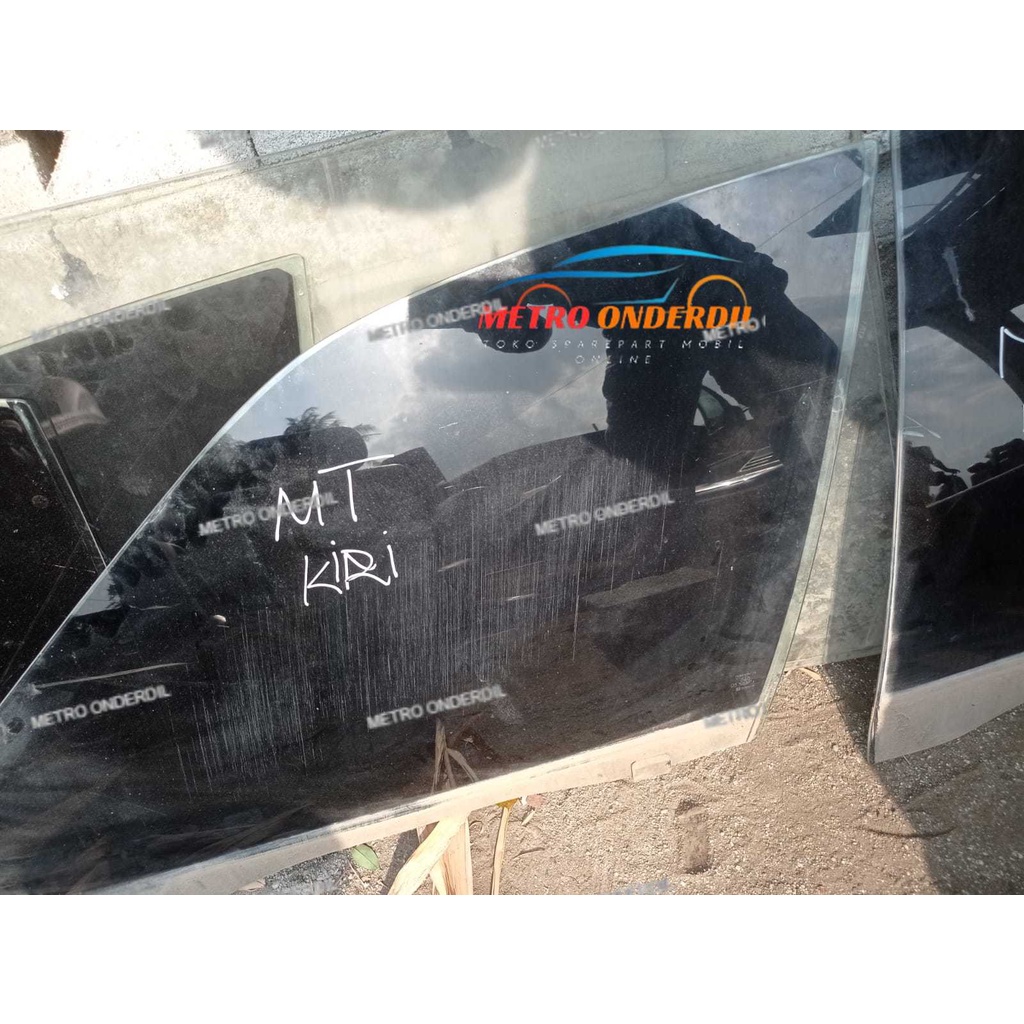 Kaca pintu depan Honda Accord Maestro sebelah kiri
