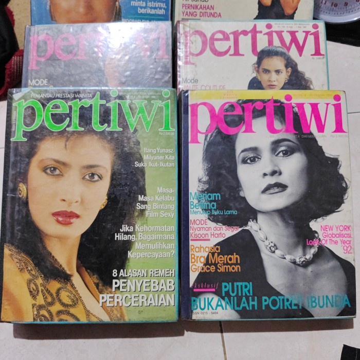 BUNDLE MAJALAH PERTIWI 1992/1988/1988 TEBAL