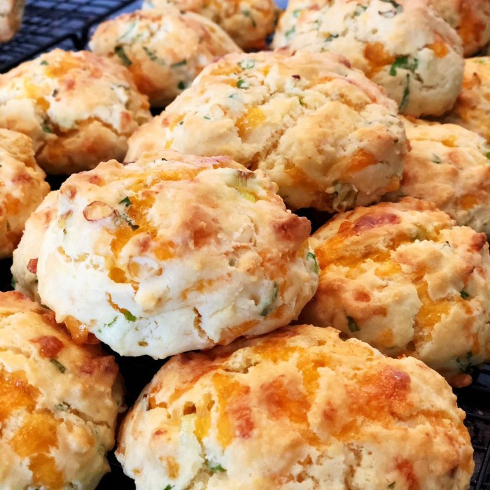 

American Biscuit with Cheddar and Scallions