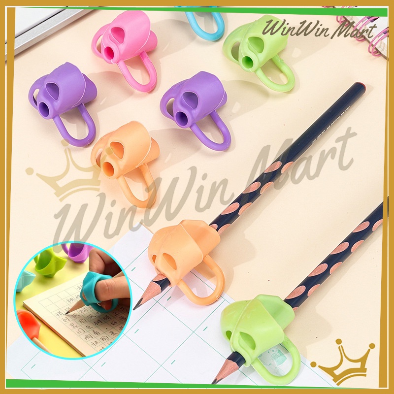 

Pencil Grip Alat Bantu Tulis Anak/Alat bantu tulis belajar menulis pencil /3Hole Pencil Grip Alat