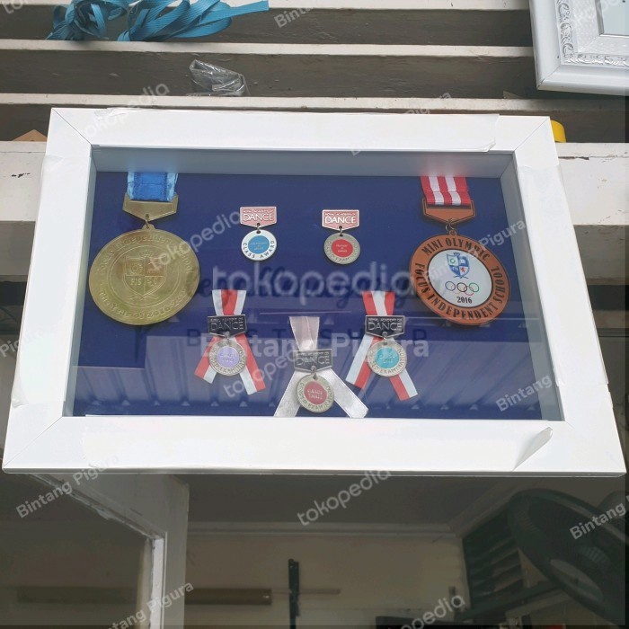 Pigura Frame Medali uk 40x30 / 20x30 3D - Putih, 40x30