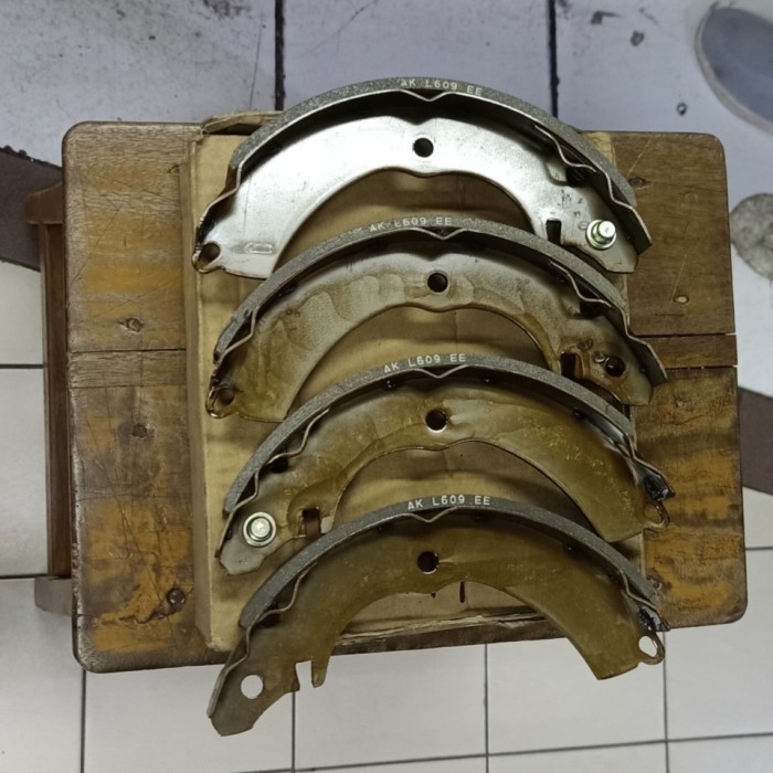 Brake shoe Lancer cedia cs3 2002 sd 2004 kampas rem belakang lancer