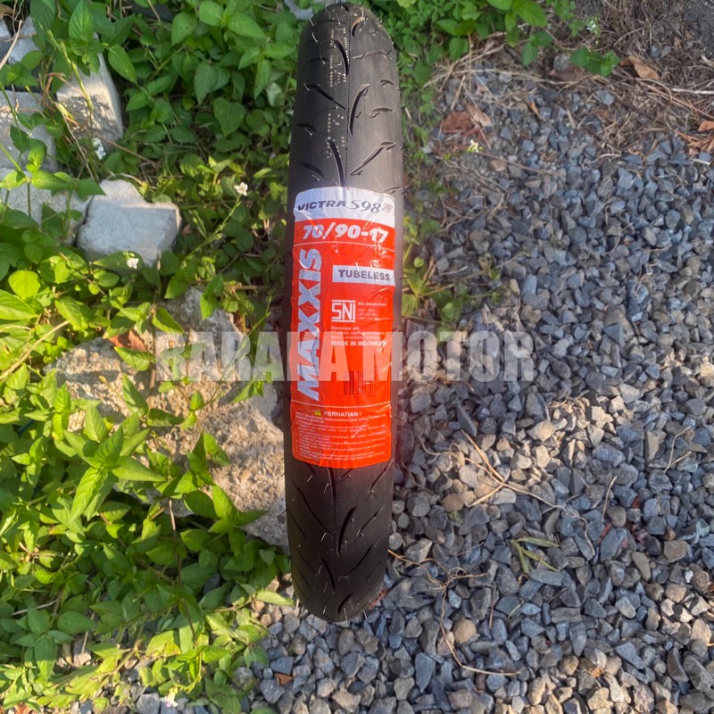 Ban Tubeless 70/90-17 Victra Maxxis