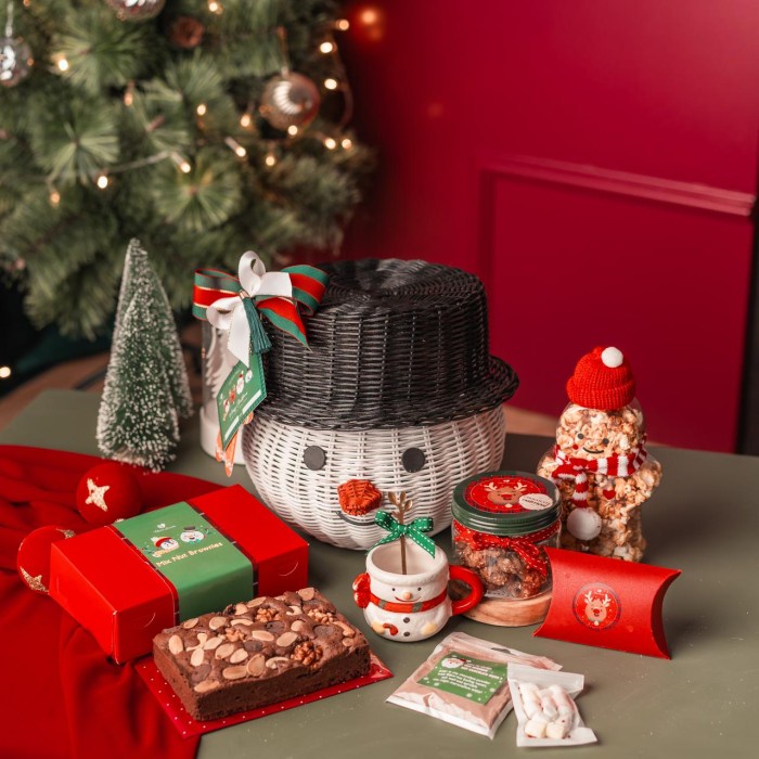 

SNOWMAN IN ACTION | CHRISTMAS HAMPERS | PARCEL NATAL | KUE KERING