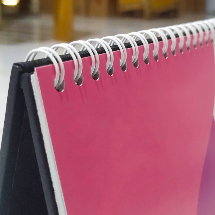 

Cetak Kalender Meja Duduk Custom A5 - 7 lbr - 14 Halaman - Tanpa Laminasi