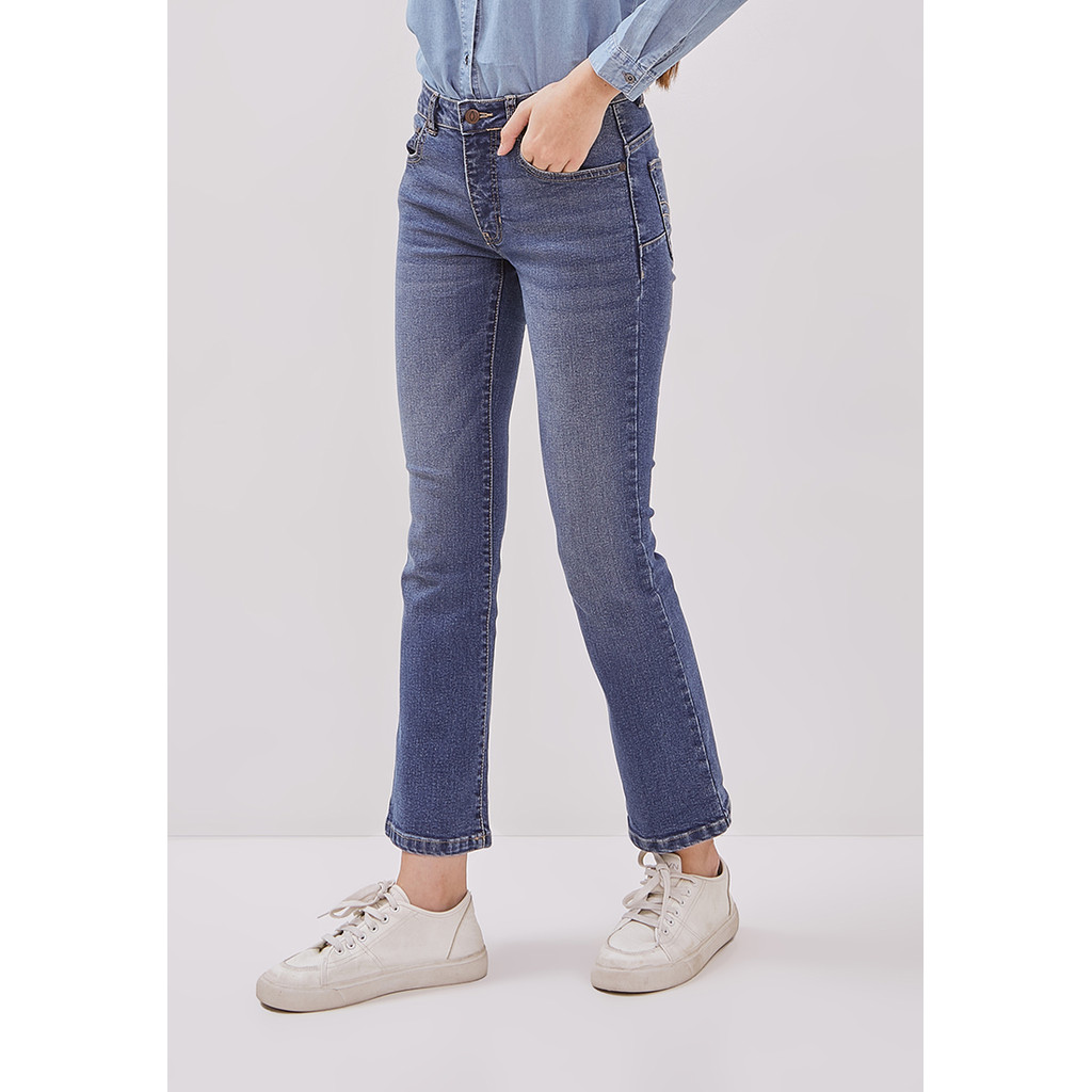 DUST Celana Mid Rise Bootcut Jeans Laira Medium Light Blue (D. 31307)