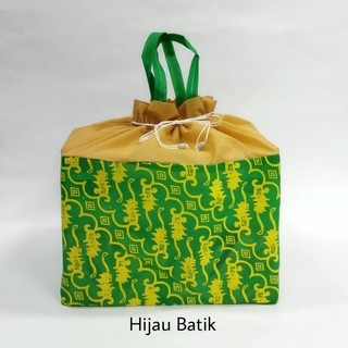 

Tas Serut Batik Spunbond / Tas Hajatan / Tas Kotak 22cm - Hitam Batik