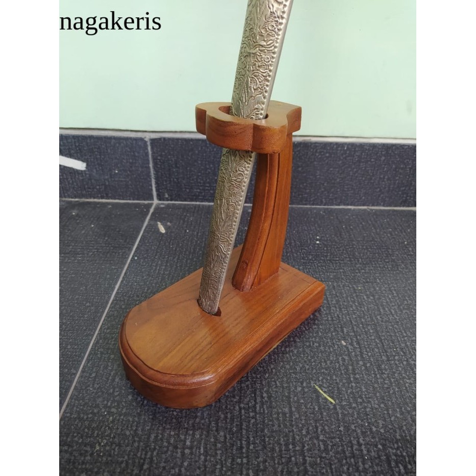 

Jagrak tempat keris patrem Bahan kayu jati Ukiran minimalis terlaris murah