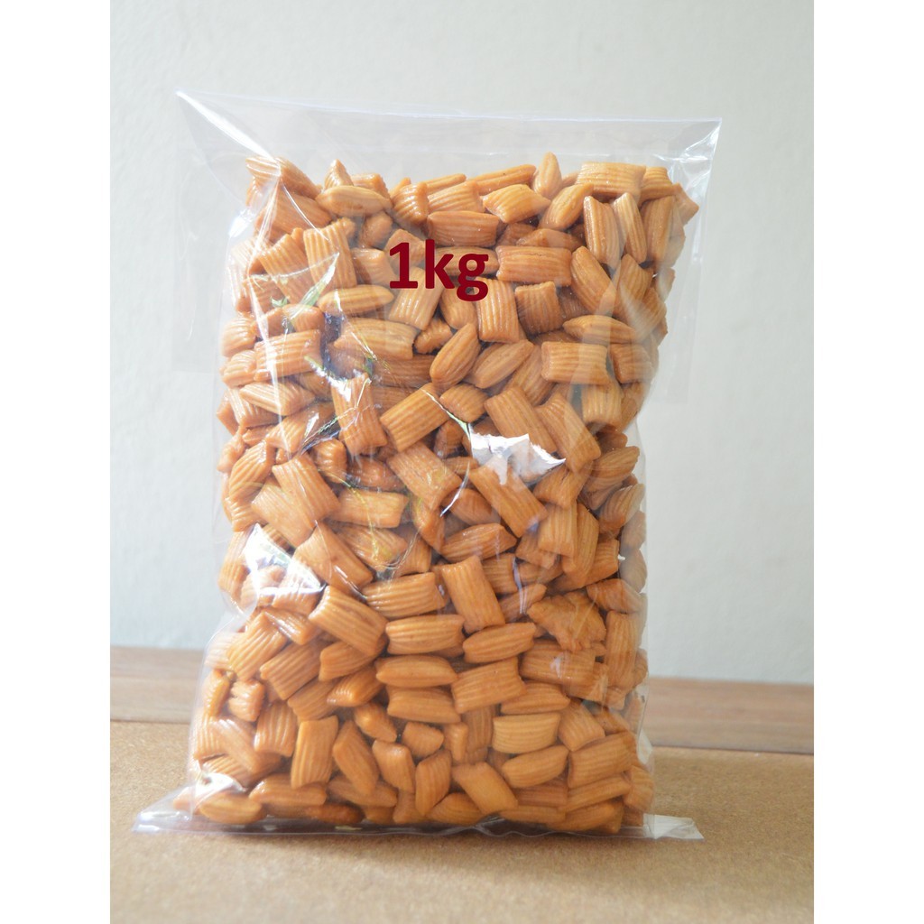 

SNACK KILOAN//KUE PANG PANG /KUE BANTAL RASA MANIS GURIH BERAT 500GRAM