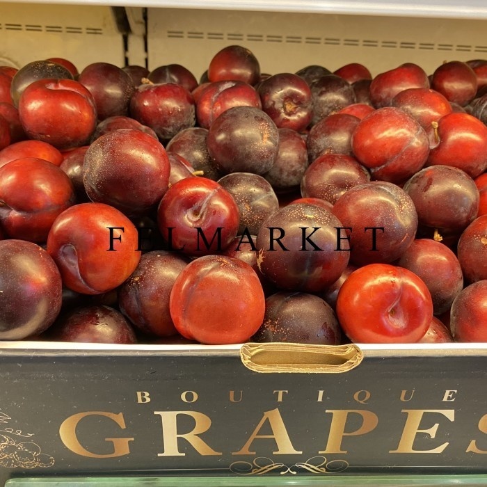 

Plum Black Red Splendor Import Fresh / Buah Plum Hitam / 1 Kg