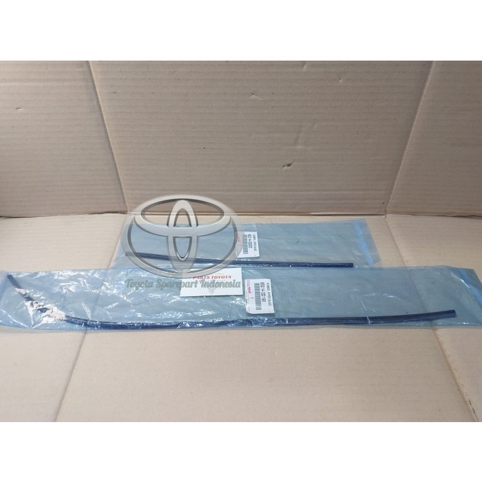 Rubber Karet Wiper Kaca Depan Kanan Sienta 85214-0D190 85214-0D200  100% Original Toyota