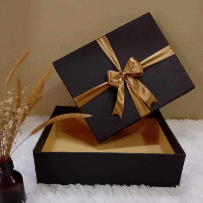 

Kotak Hadiah / Kotak Kado / Kotak Box / 25x20x7 / Berpita - Hitam
