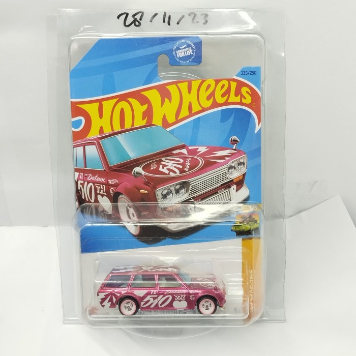Hotwheels Super Treasure Hunt Datsun Bluebird Wagon FREE PROTECTOR