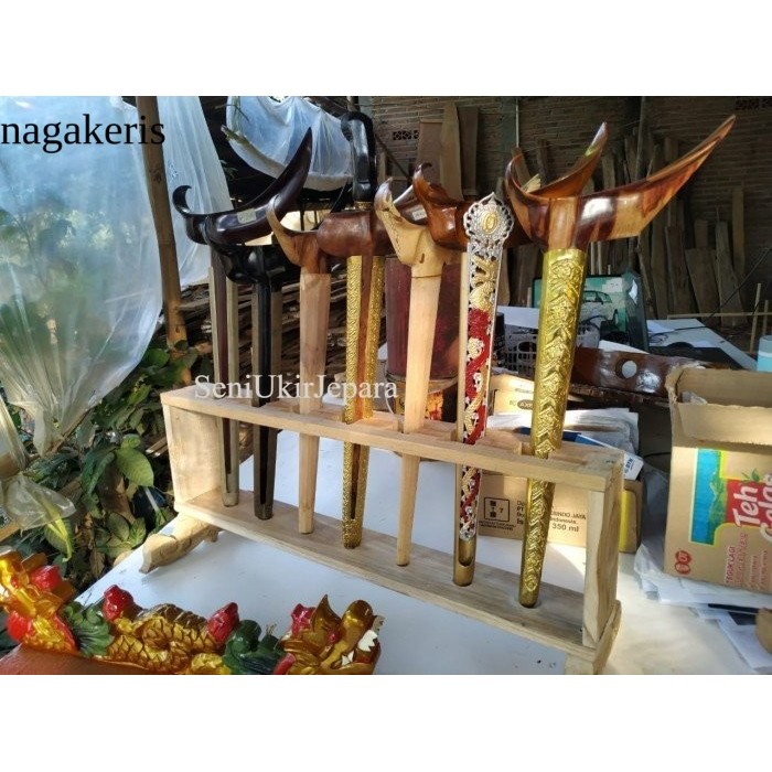 

Jagrak keris minimalis garapan alus bahan full jati Isi 5 Murah terlaris murah