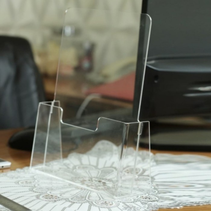 

akrilik tempat brosur a5 display