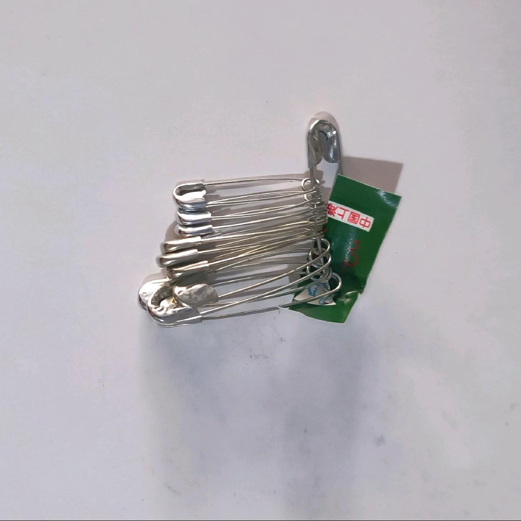 Peniti Baju / Peniti