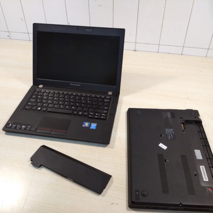 laptop bekas lenovo K20 core i3 gen5 ssd 120gb win 10 slim obral