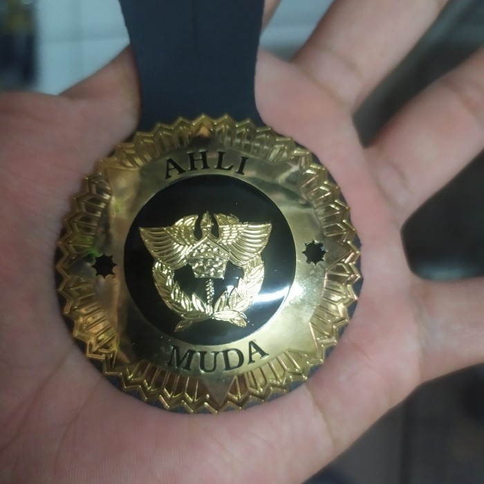 tanda jabatan fungsional ahli muda bea cukai